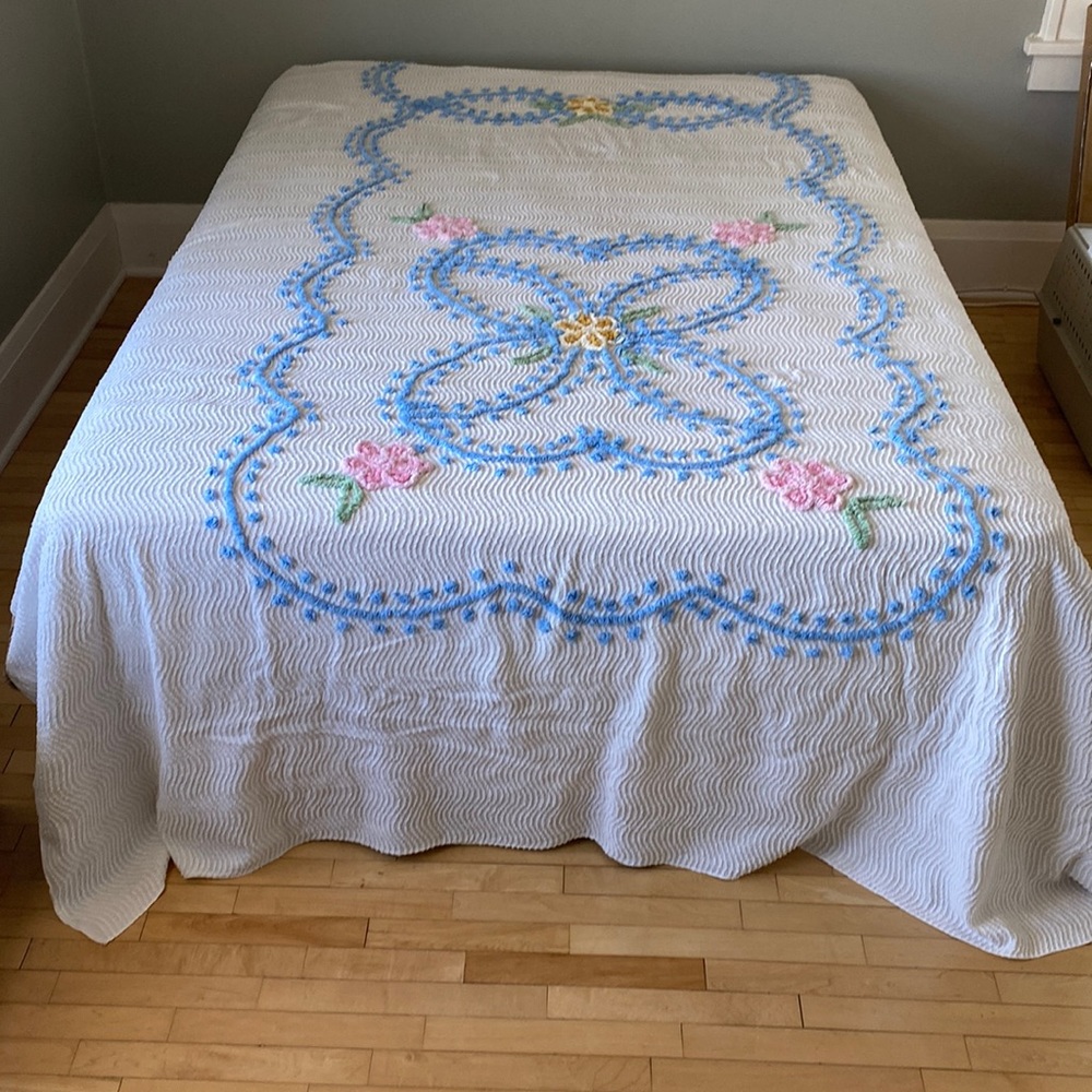 Vintage embroidered Chenille Cotton Bed Spread Twin flowers retro cottage chic